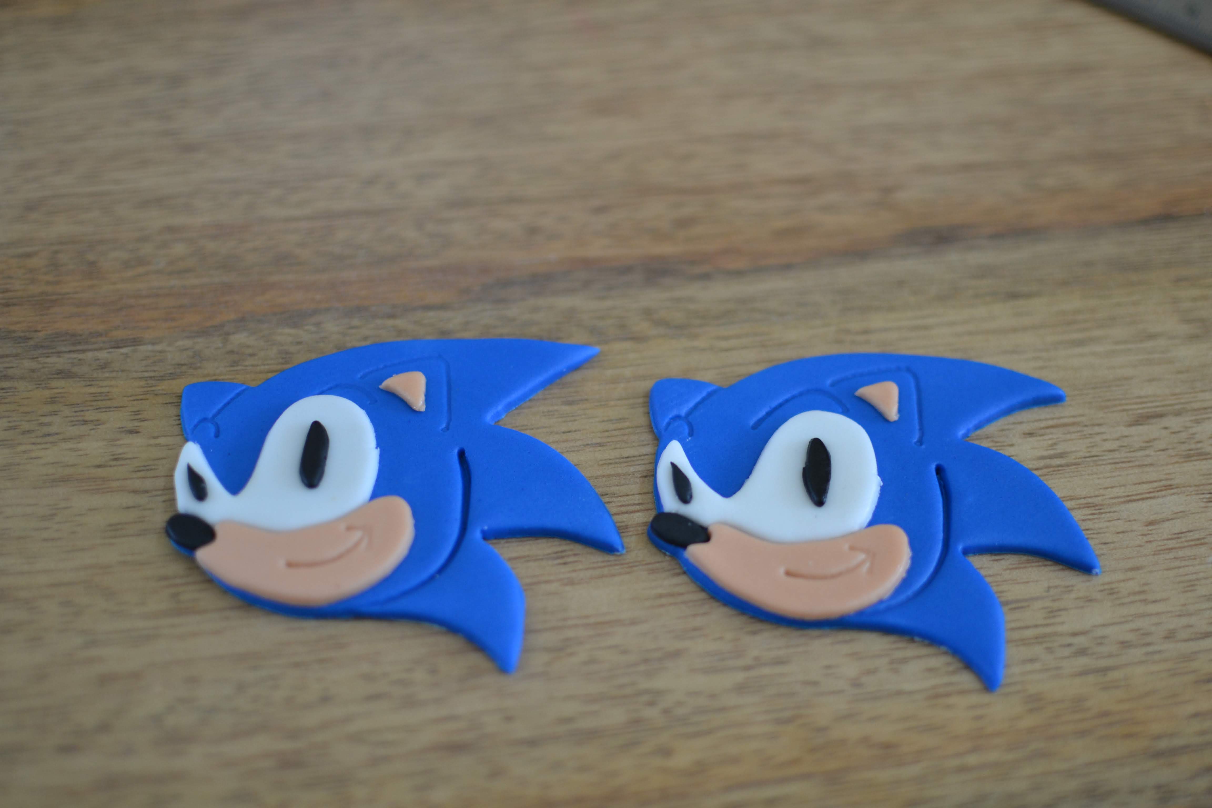 Sonic out of Fondant or Clay - Cake Topper #shorts 