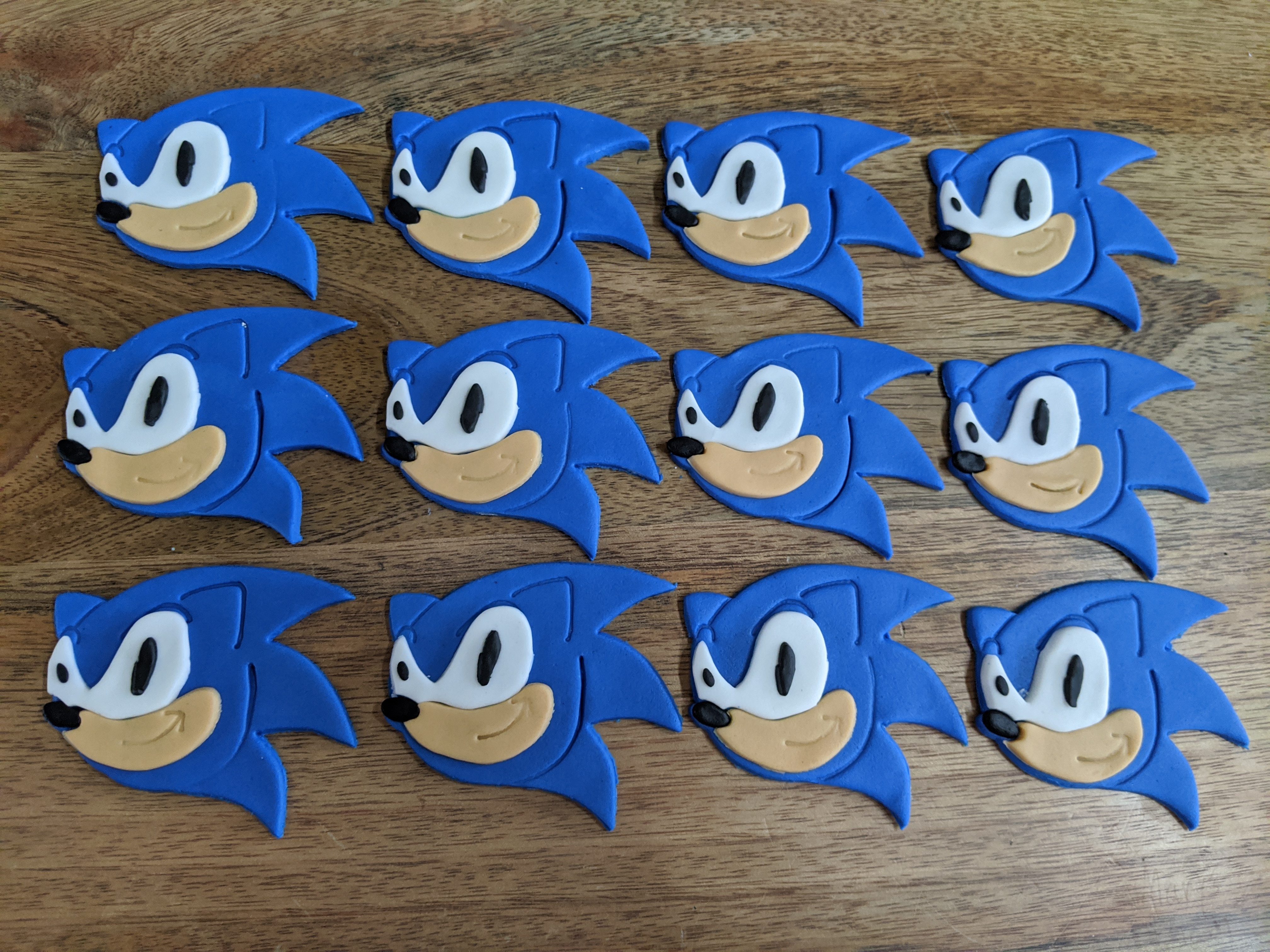 sonic-hedgehog-cupcake-toppers-edible-perfections